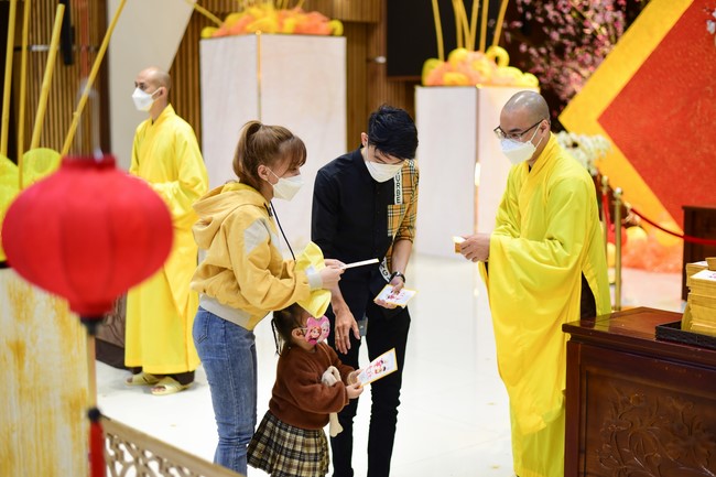 Chùm ảnh mồng một Tết Nhâm Dần